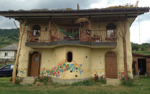 O casa ecologica 100% a fost construita in Bistrita